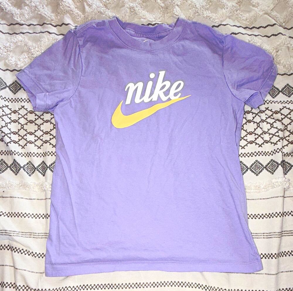 Nike The Nike Tee Girls M Purple Short Sleeve Graphic Crew Neck T-Shirt